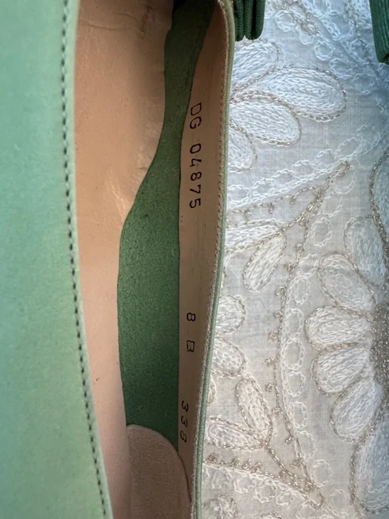Salvatore Ferragamo Green Suede Vara Bow Pumps with Gold Accent - Picture 7 of 11